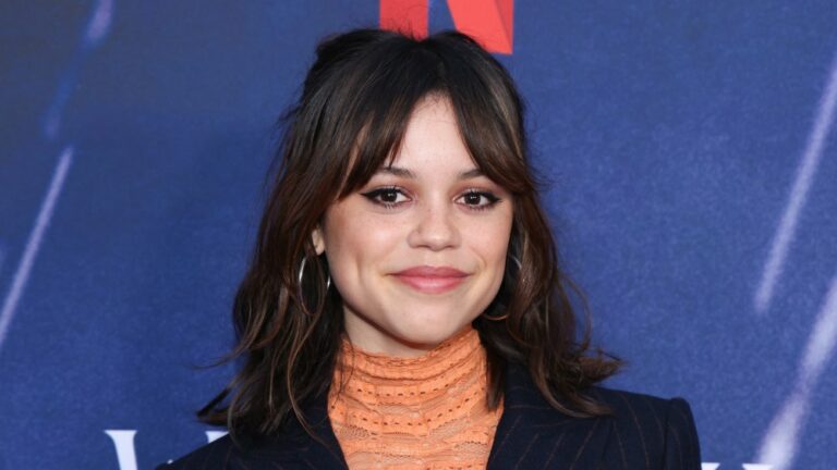 Jenna Ortega a quitté Twitter après avoir vu des photos explicites d'elle-même prises par une IA lorsqu'elle était adolescente : « C'est du contenu sale édité » et « C'est terrifiant. C'est corrompu. C'est mal » Plus de Variety Les plus populaires À lire absolument Inscrivez-vous aux newsletters de Variety Plus de nos marques
	
	
