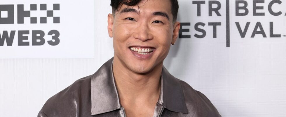 Joel Kim Booster choisi pour animer le podcast « Bad Dates » de SmartLess : l'acteur dit qu'il est un « survivant d'une vie de mauvais rendez-vous » Plus de Variety Les plus populaires À lire absolument Inscrivez-vous aux newsletters de Variety Plus de nos marques