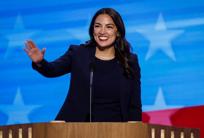 La convention DNC attire un public plus nombreux que celui de la RNC lors de la première soirée