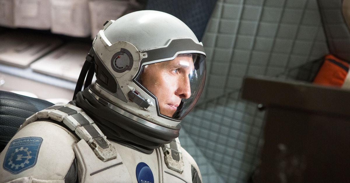 La réédition IMAX d'Interstellar n'a pas été annulée à cause des copies détruites, malgré les rumeurs virales
