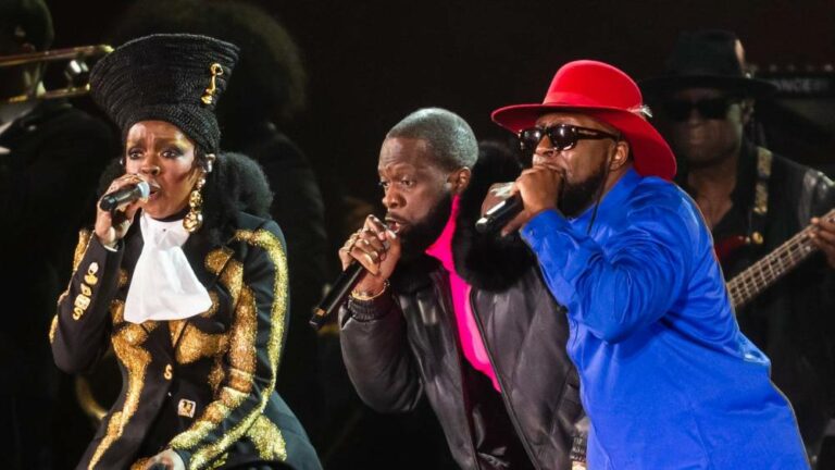 La tournée 2024 de Lauryn Hill and the Fugees est discrètement annulée, trois jours avant le premier rendez-vous
	
	
