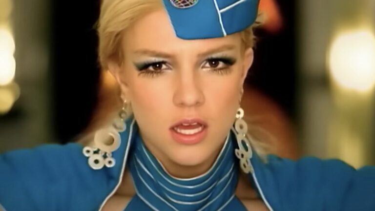 L'ex-assistante de Britney Spears sait qui devrait jouer la chanteuse pop emblématique dans son prochain biopic et a également des idées sur Justin Timberlake
