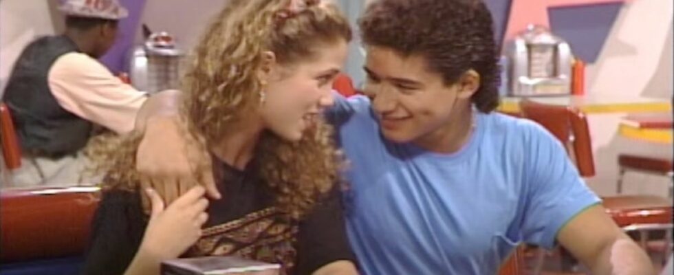 Jessie and Slater looking at each other on Saved by the Bell.