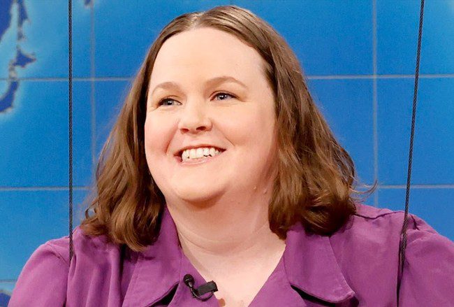 Molly Kearney quitte SNL, casting de la saison 50, non binaire