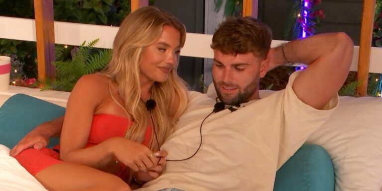 Molly et Tom de Love Island célèbrent l'énorme nouvelle de leur relation dans une douce vidéo
