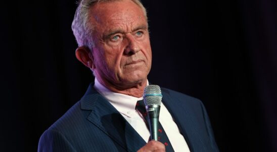 Robert F. Kennedy Jr. publie une vidéo bizarre dans laquelle il raconte à Roseanne Barr comment il a trouvé un ours mort et l'a abandonné dans Central Park