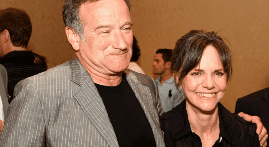 Sally Field révèle que Robin Williams a modifié l'ordre de tournage de « Mrs. Doubtfire » pour pouvoir quitter le plateau après la mort de son père : « Il était très sensible et intuitif » Plus de Variety Les plus populaires À lire absolument Inscrivez-vous aux newsletters de Variety Plus de nos marques