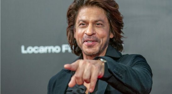 Shah Rukh Khan parle de la mâchoire de Brad Pitt, du chocolat suisse et des célébrités de Bollywood lors d'une masterclass à Locarno : « Je porte la célébrité comme un t-shirt, pas comme un smoking » Plus de Variety Les plus populaires À lire absolument Inscrivez-vous aux newsletters de Variety Plus de nos marques