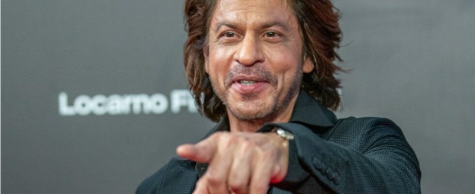 Shah Rukh Khan parle de la mâchoire de Brad Pitt, du chocolat suisse et des célébrités de Bollywood lors d'une masterclass à Locarno : « Je porte la célébrité comme un t-shirt, pas comme un smoking » Plus de Variety Les plus populaires À lire absolument Inscrivez-vous aux newsletters de Variety Plus de nos marques