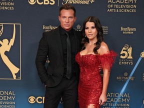 L'acteur Steve Burton et le chef Michelle Lundstrom assistent aux Daytime Emmy Awards à Los Angeles, le 7 juin 2024.