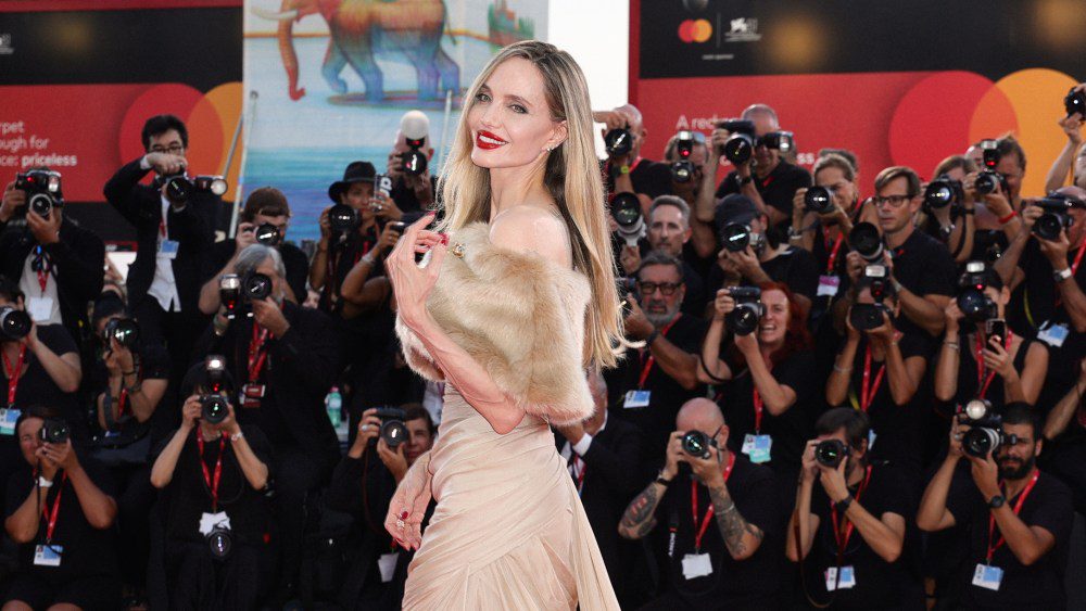 Tapis rouge et photos de mode du Festival du film de Venise Plus de Variety Les plus populaires À lire absolument Inscrivez-vous aux newsletters de Variety Plus de nos marques
	
	
