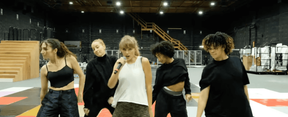 Taylor Swift dévoile le clip de « I Can Do It With a Broken Heart » avec des images des coulisses de la tournée Eras Plus de Variety Les plus populaires À lire absolument Inscrivez-vous aux newsletters de Variety Plus de nos marques