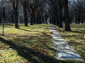 Une vue générale du cimetière Woodlawn à Saskatoon est présentée le 11 novembre 2023.