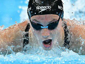 Une autre soirée historique pour Summer McIntosh : la nageuse canadienne remporte sa troisième médaille d’or olympique