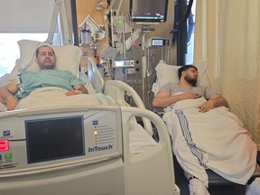 Houssam Abdallah et Abdel Rahman Abdallah sont montrés à l'hôpital sur cette photo distribuée en août 2024.