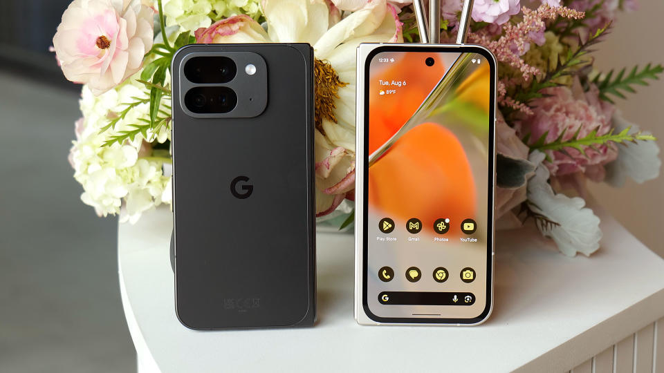 Le Pixel 9 Pro Fold sera disponible en deux coloris : obsidienne et porcelaine. 