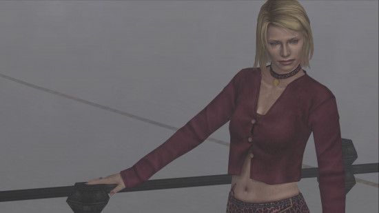 Silent Hill 2 Enhanced Edition : Maria de SH2 avec un pull et une jupe rouges