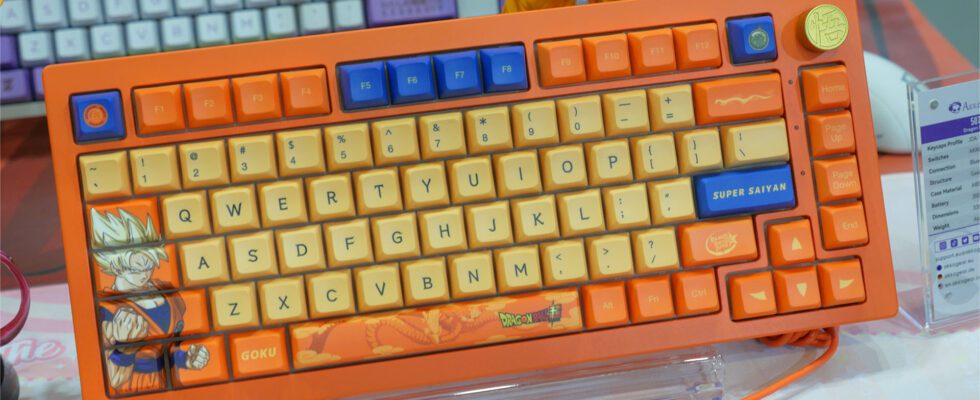 Ce clavier de jeu Dragon Ball Z est vraiment Super Saiyan