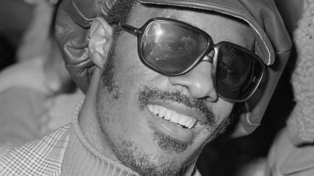 La série de podcasts rétrospective sur Stevie Wonder présente plus de 40 chansons, des interviews de célébrités et Barack Obama chantant avec l'artiste légendaire Plus de Variety Les plus populaires À lire absolument Inscrivez-vous aux newsletters de Variety Plus de nos marques
	
	
