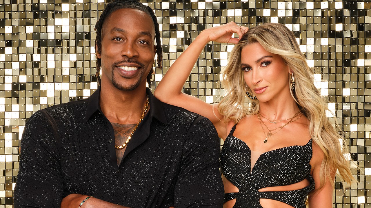 Dwight Howard et Daniella Karagach posent pour la séance photo de Dancing With The Stars