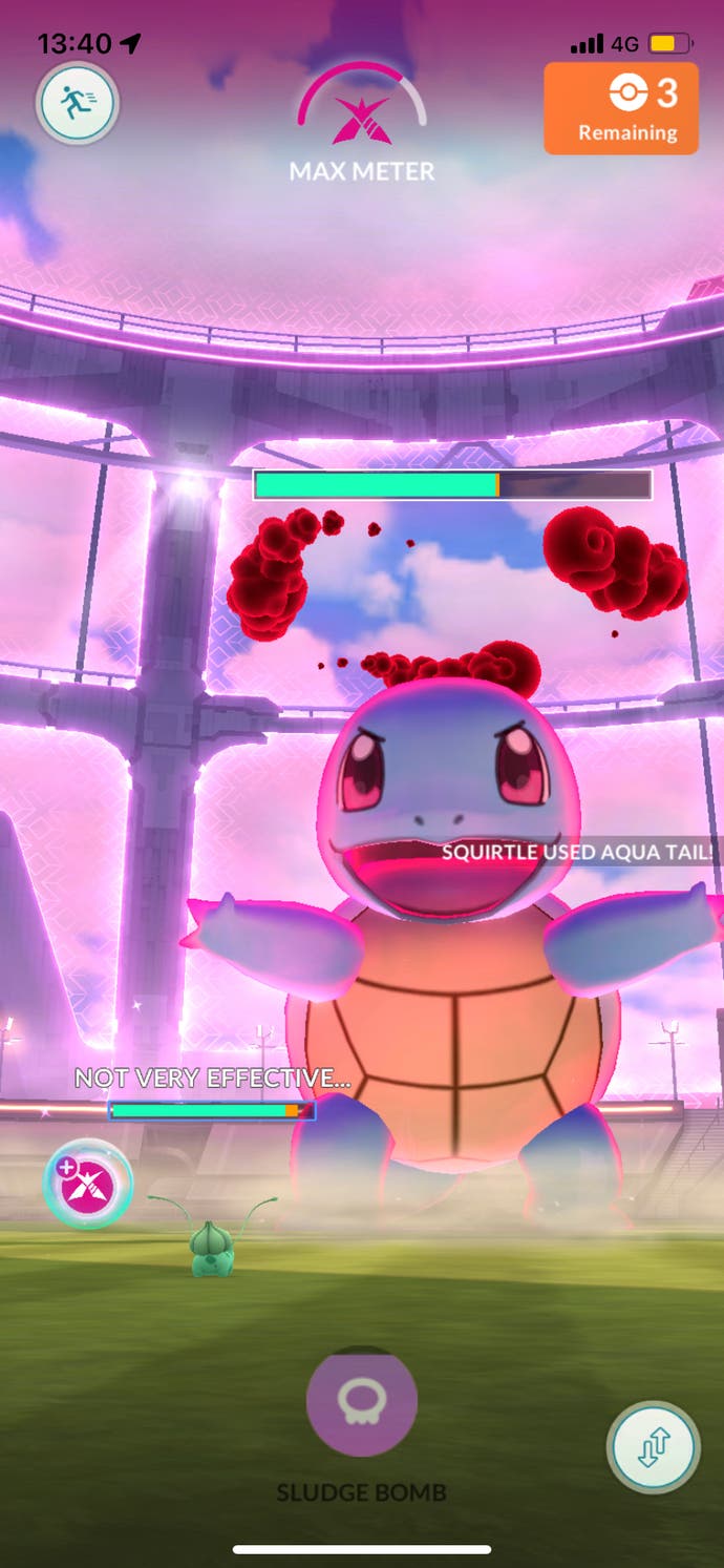 Capture d'écran de Pokémon Go montrant une bataille Dynamax mettant en vedette Carapuce.