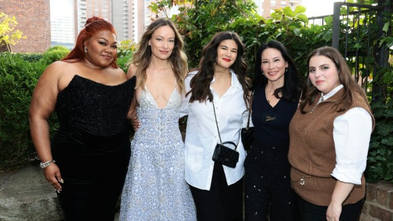 Lucy Liu, Da'Vine Joy Randolph, Olivia Wilde, Beanie Feldstein et Joanna Calo Lauréate de la bourse 2024 du programme Chanel Women's Filmmaker de Tribeca Plus de Variety Les plus populaires À lire absolument Inscrivez-vous aux bulletins d'information de Variety Plus de nos marques
	
	
