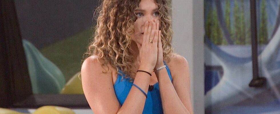 Makensy puts her hands to her face waiting to hear teh results of the HOH competition