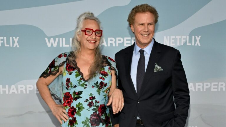 Will Ferrell et Harper Steele ont insisté pour que Netflix publie "Will & Harper" avant le jour du scrutin afin que les gens puissent "commencer à avoir des discussions importantes dans leur salon".
	
	
