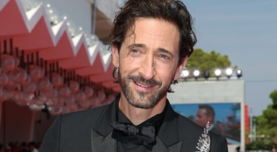 Adrien Brody est submergé par l'émotion en lisant l'histoire dévastatrice d'immigrants de Brady Corbet, « The Brutalist », qui reçoit une ovation de 12 minutes à Venise Plus de Variety Les plus populaires À lire absolument Inscrivez-vous aux bulletins d'information de Variety Plus de nos marques