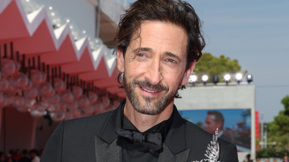 Adrien Brody est submergé par l'émotion en lisant l'histoire dévastatrice d'immigrants de Brady Corbet, « The Brutalist », qui reçoit une ovation de 12 minutes à Venise Plus de Variety Les plus populaires À lire absolument Inscrivez-vous aux bulletins d'information de Variety Plus de nos marques
	
	
