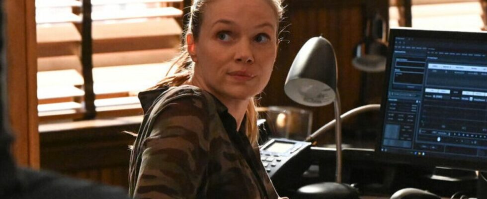 Tracy Spiridakos as Hailey Upton in Chicago P.D. Season 11x09