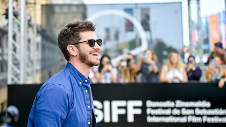 Andrew Garfield dit que "Nous vivons dans le temps" l'a aidé à traverser une "sorte de crise de la quarantaine" Plus de variétés Les plus populaires À lire absolument Inscrivez-vous aux newsletters de variétés Plus de nos marques
	
	
