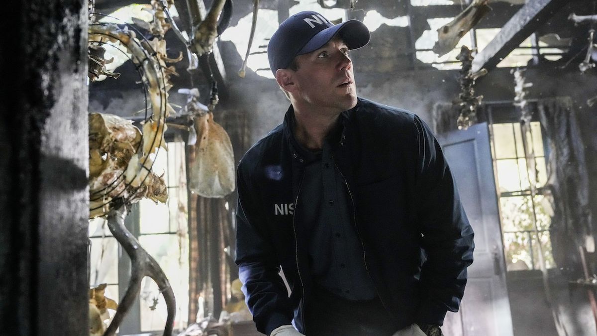 Austin Stowell&#039;s Gibbs investigating burned house in NCIS: Origins