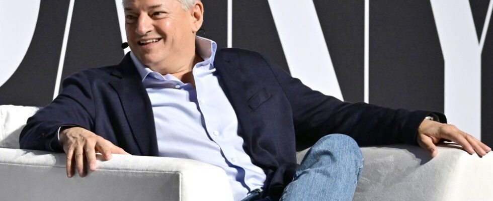 Bien sûr, Ted Sarandos, de Netflix, veut que ses concurrents en streaming soient « transparents » sur les données de visionnage — cela montrerait son avance considérable