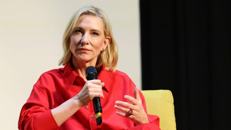 Cate Blanchett déclare que « Carol » a été « si difficile à financer » parce que « personne ne voulait voir » un film avec « deux femmes tombant amoureuses »
	
	
