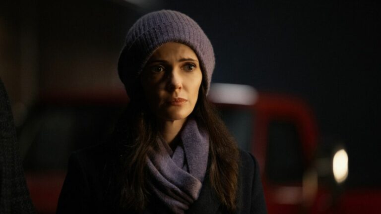 Elizabeth Tulloch's Lois Lane wearing lavender beanie hat and lavender scarf