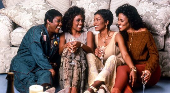 Loretta Devine, Whitney Houston, Angela Bassett, Lela Rochon in Waiting to Exhale