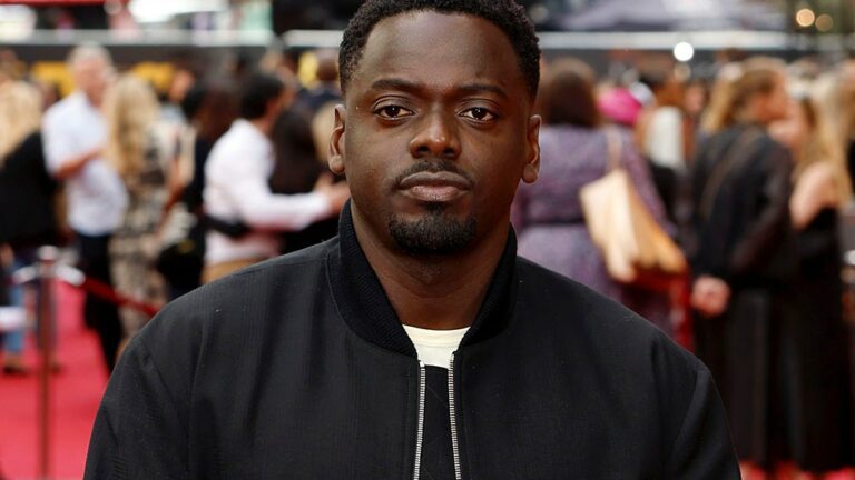 Daniel Kaluuya sera honoré avec une statue dans le centre de Londres (EXCLUSIF) Plus de Variety Les plus populaires À lire absolument Inscrivez-vous aux newsletters Variety Plus de nos marques
	
	
