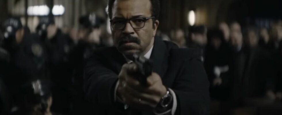 Jeffrey Wright holding gun as James Gordon in The Batman