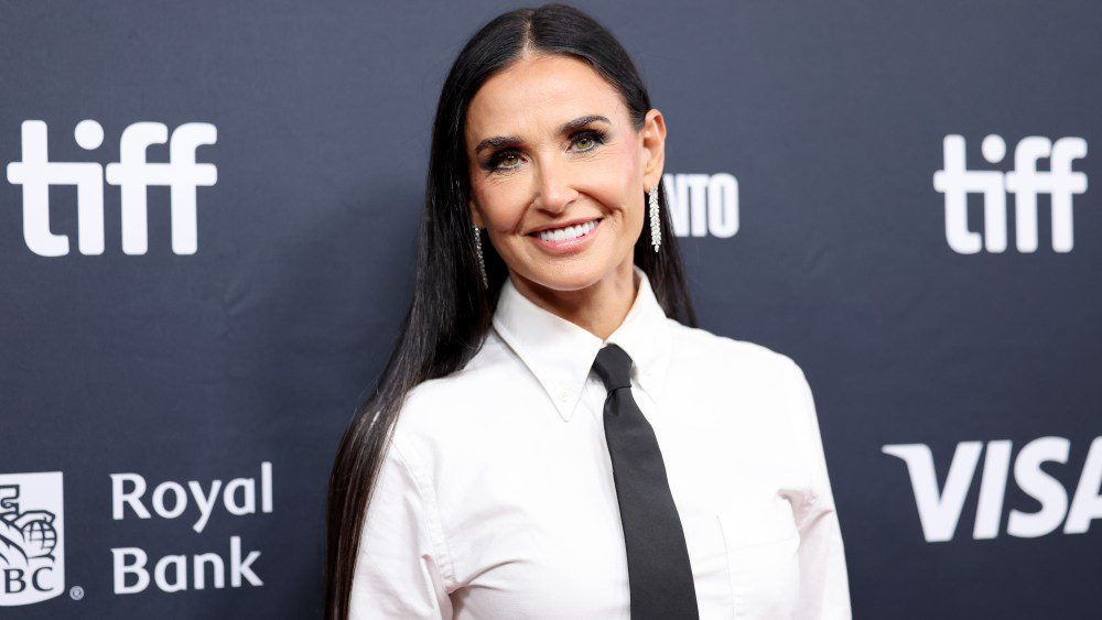 Demi Moore a parcouru 96 kilomètres à vélo pour se rendre au tournage de « Proposition indécente » et est rentrée chez elle pour perdre du poids pour le tournage : « Ce que j'ai fait à mon corps est tellement fou et ridicule »
	
	
