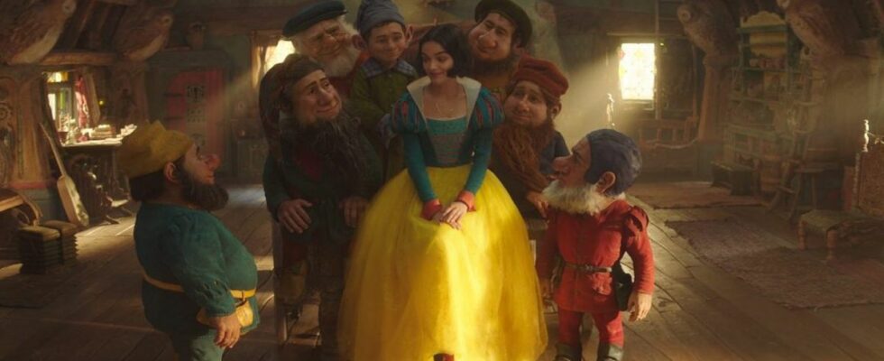 Rachel Zegler's Snow White surrounded by the seven dwarfs