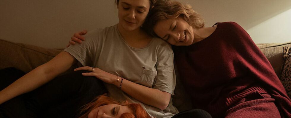 Elizabeth Olsen, Natasha Lyonne et Carrie Coon échangent des anecdotes sur leur passage au théâtre, et je pourrais vraiment les écouter parler pendant des heures