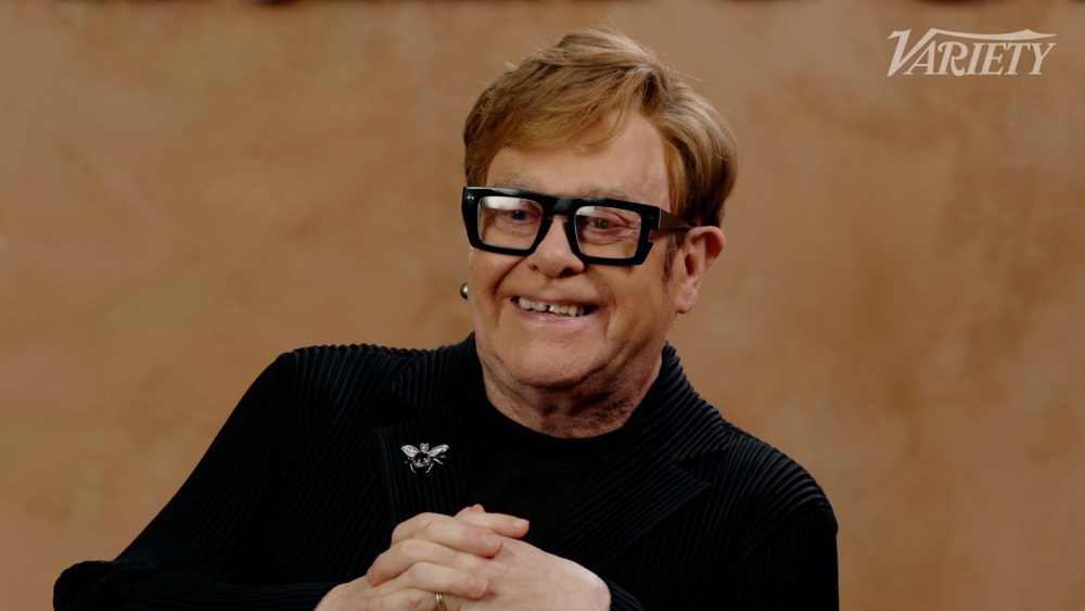 Elton John a déclaré que Donald Trump avait qualifié Kim Jong-un de « petit homme-fusée » de « brillant », mais a exhorté les gens à voter pour une Amérique « plus calme et plus sûre »
	
	
