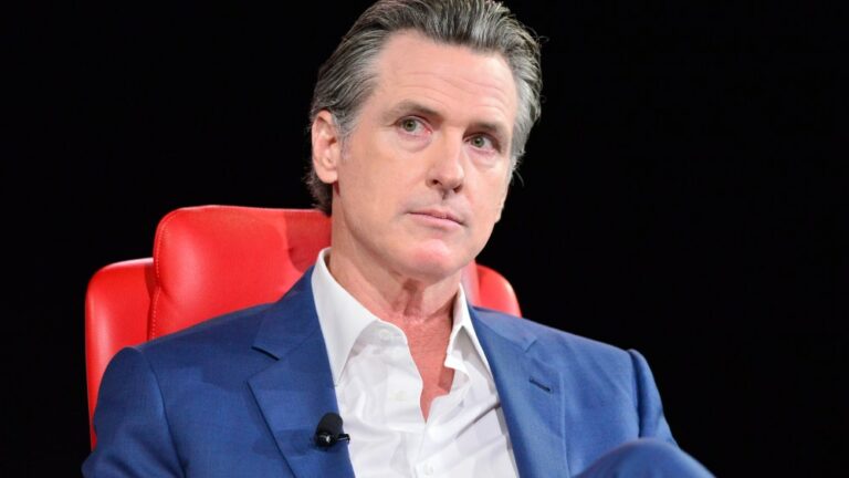 Gavin Newsom s'oppose au projet de loi sur la sécurité de l'IA, qui avait le soutien de SAG-AFTRA. Plus de variétés les plus populaires doivent lire S'inscrire aux newsletters de variétés Plus de nos marques
	
	
