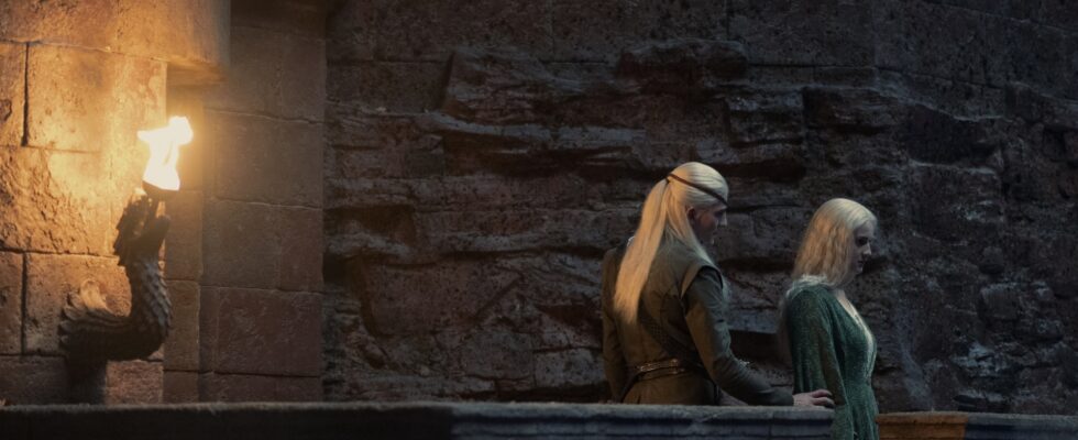 Aemond Targaryen (Ewan Mitchell) orders Helaena Targaryen (Phia Saban) in House of the Dragon season 2