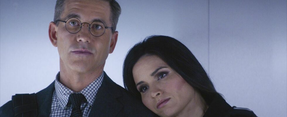 Katrina Law leaning her head on Brian Dietzen's shoulder in NCIS elevator