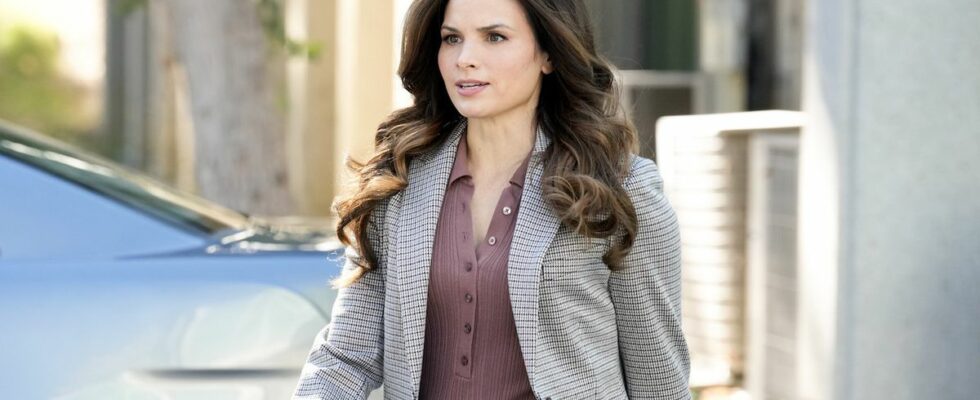 Katrina Law's Jessica Knight walking away from silver car in NCIS