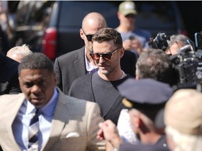 Justin Timberlake, au centre, se rend au tribunal pour une audience, le vendredi 13 septembre 2024, à Sag Harbor, New York