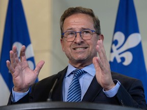 Le chef du Bloc Yves-François Blanchet s'adresse aux journalistes à l'extérieur du caucus, le mercredi 25 septembre 2024 à Ottawa.