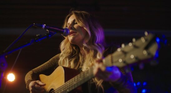 La préférée de la musique country Elizabeth Cook avec Telluride Hit "The Easy Kind" attrapé par Visit Films pour les ventes mondiales (EXCLUSIF) Plus de Variety Les plus populaires À lire absolument Inscrivez-vous aux newsletters Variety Plus de nos marques